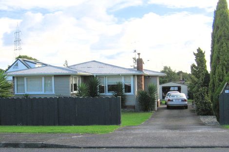 Photo of property in 14 Karamu Street, Te Atatu Peninsula, Auckland, 0610