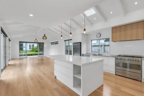 Photo of property in 17 Maranui Avenue, Point Chevalier, Auckland, 1022