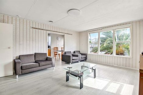 Photo of property in 7 Kaweka Street, New Lynn, Auckland, 0600