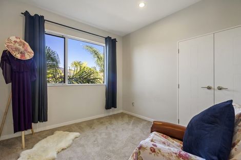 Photo of property in 5 Bintulu Place, Fairview Heights, Auckland, 0632