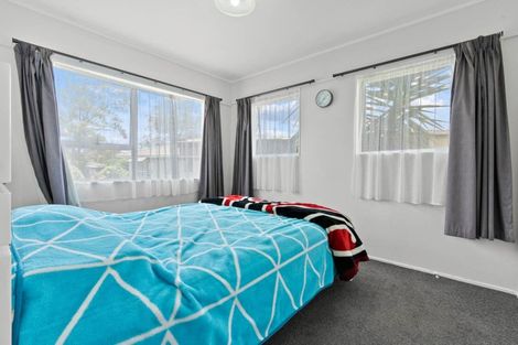 Photo of property in 1/20 Challen Close, Conifer Grove, Takanini, 2112