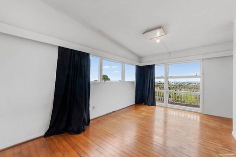 Photo of property in 15 Target Road, Totara Vale, Auckland, 0629