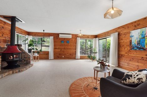 Photo of property in 33 John Downs Drive, Browns Bay, Auckland, 0630