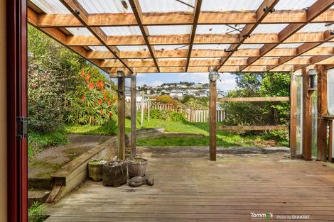 Photo of property in 9 Gow Street, Newlands, Wellington, 6037