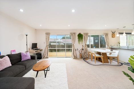 Photo of property in 5 Nirmal Place, Sunnyvale, Auckland, 0612
