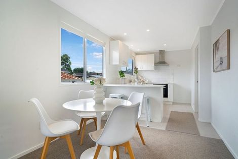 Photo of property in 2/69 Luanda Drive, Ranui, Auckland, 0612