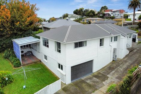 Photo of property in 20 Stuart Place, Blagdon, New Plymouth, 4310