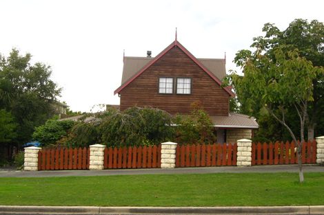 Photo of property in 16 Walton Park Avenue, Fairfield, Dunedin, 9018