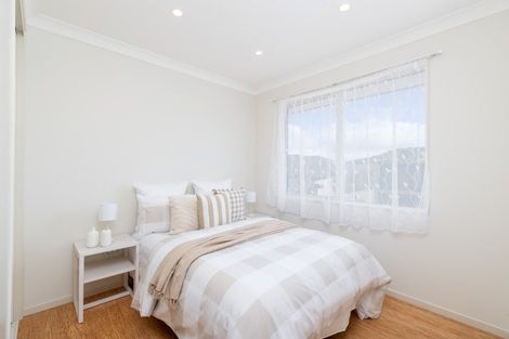 Photo of property in 72 Sunstone Crescent, Timberlea, Upper Hutt, 5018