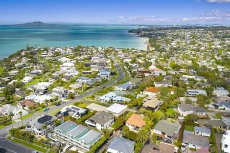Photo of property in 1/72 Gulf View Road, Murrays Bay, Auckland, 0630