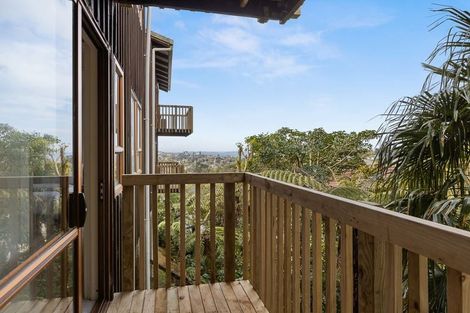 Photo of property in 1/807 East Coast Road, Northcross, Auckland, 0630