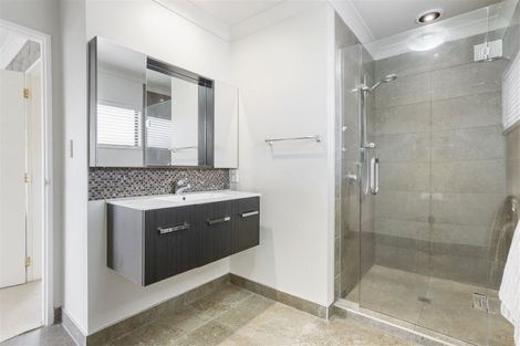 Photo of property in 16 Renlee Place, Shelly Park, Auckland, 2014