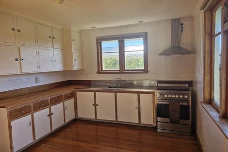 Photo of property in 115 Seaview Road, Westown, New Plymouth, 4310