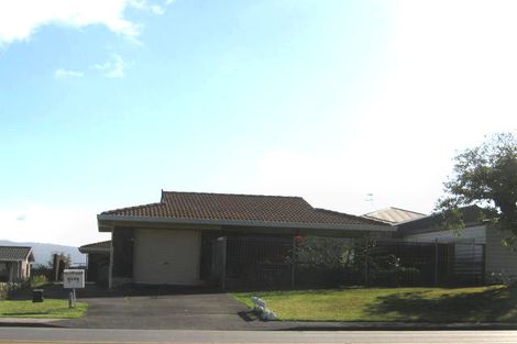 Photo of property in 2/4188 Great North Road, Glendene, Auckland, 0602