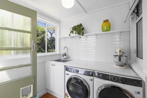 Photo of property in 22 Ngaio Street, Strandon, New Plymouth, 4312