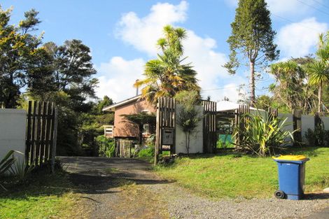 Photo of property in 17 Rauhuia Crescent, Parau, Auckland, 0604