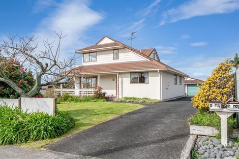 Photo of property in 1/47 Uxbridge Road, Mellons Bay, Auckland, 2014
