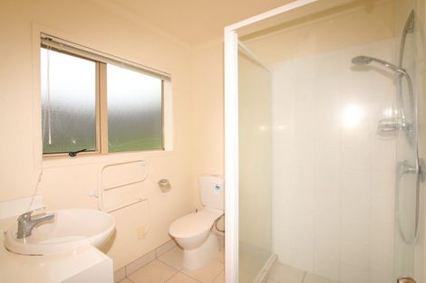 Photo of property in 15 Chelmsley Avenue, Henderson, Auckland, 0612