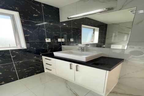 Photo of property in 58 Harrowglen Drive, Northcross, Auckland, 0630