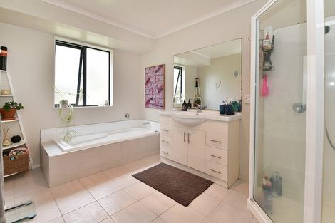 Photo of property in 27 Amberly Rise, Helensville, 0800