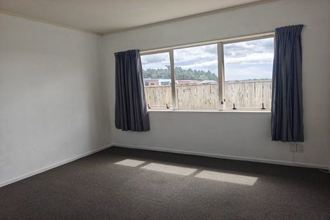 Photo of property in 6/520 Don Buck Road, Westgate, Auckland, 0614