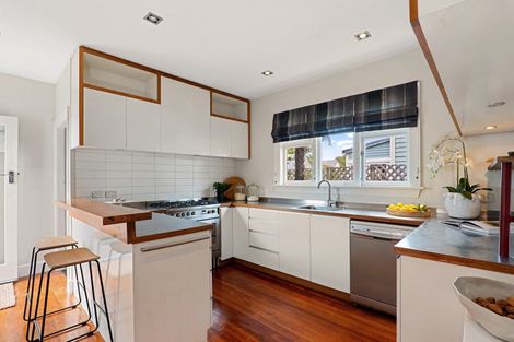 Photo of property in 9 Reeves Road, Opawa, Christchurch, 8023