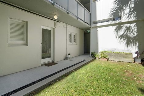 Photo of property in Kingsgate Flats, 10 Austin Street, Mount Victoria, Wellington, 6011