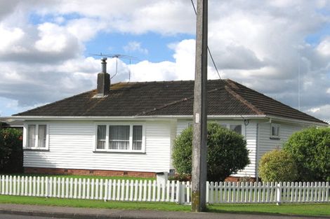 Photo of property in 695 Te Atatu Road, Te Atatu Peninsula, Auckland, 0610