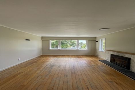 Photo of property in 8 Barron Drive, Green Bay, Auckland, 0604