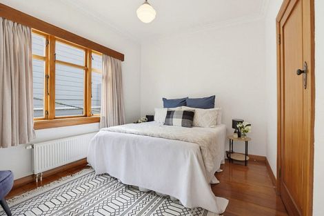 Photo of property in 121 The Ridgeway, Mornington, Wellington, 6021