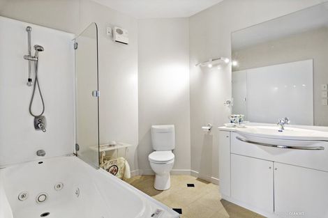 Photo of property in De Vere Apartments, 12/23 Tennyson Street, Te Aro, Wellington, 6011