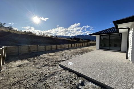 Photo of property in 37 Tomtit Crescent, Lake Hawea, 9382