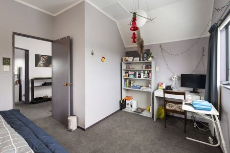 Photo of property in 20 Springdale Grove, Fitzherbert, Palmerston North, 4410