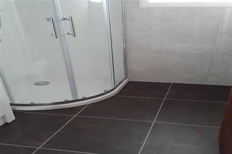 Photo of property in 28 Rosalind Road, Glenfield, Auckland, 0629