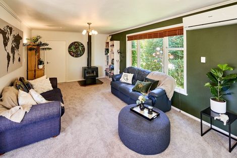 Photo of property in 60 Pomare Road, Tirohanga, Lower Hutt, 5010