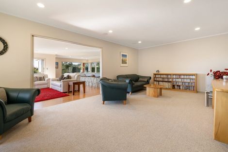 Photo of property in 16 Gunbar Drive, Welcome Bay, Tauranga, 3175