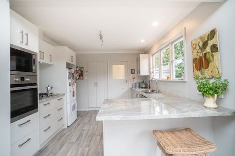 Photo of property in 4 Brett Place, Takaro, Palmerston North, 4412