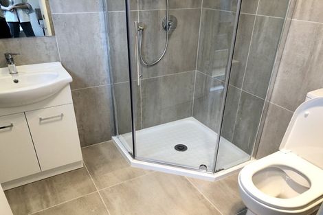 Photo of property in 33b Lake Road, Northcote, Auckland, 0627