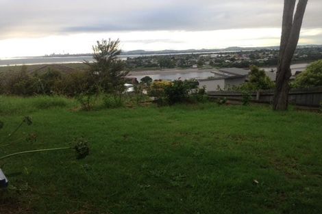 Photo of property in 139 Luckens Road, West Harbour, Auckland, 0618