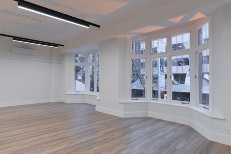 Photo of property in 1e Queen Street, New Plymouth, 4310