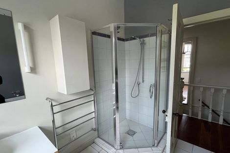 Photo of property in 14 Edge Hill, Mount Victoria, Wellington, 6011