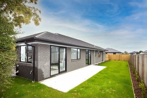 Photo of property in 7 Fairbairn Close, Halswell, Christchurch, 8025