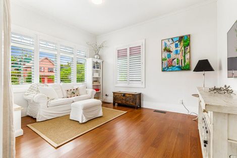 Photo of property in 1/2 Merwood Lane, Devonport, Auckland, 0624