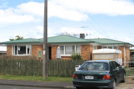 Photo of property in 11 Salas Place, Papakura, 2110