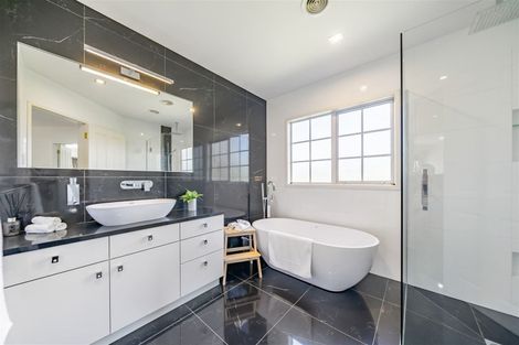 Photo of property in 18 Emerald Hill Drive, Birchville, Upper Hutt, 5018