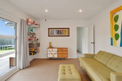 Photo of property in 14 Harbour View Road, Te Atatu Peninsula, Auckland, 0610