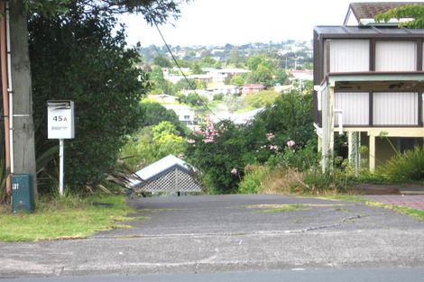 Photo of property in 2/45 Target Road, Totara Vale, Auckland, 0629
