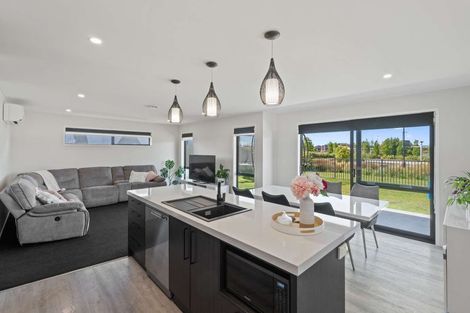 Photo of property in 3 Andesite Drive, Rolleston, 7614