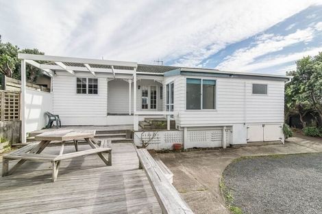 Photo of property in 111 Seaview Road, Paraparaumu Beach, Paraparaumu, 5032