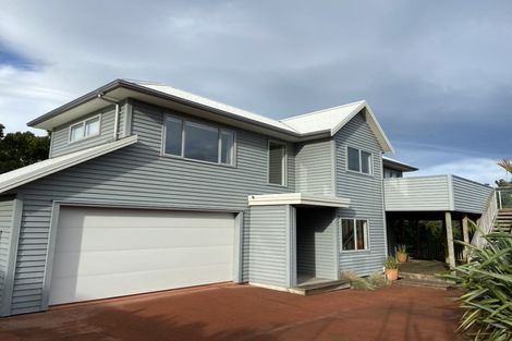 Photo of property in 20 Messenger Terrace, Oakura, 4314